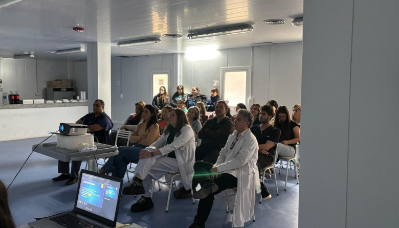 Primer ateneo presencial en el Hospital Caporaletti