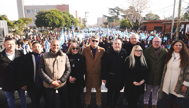 Los estudiantes paceños prometieron lealtad a la Bandera