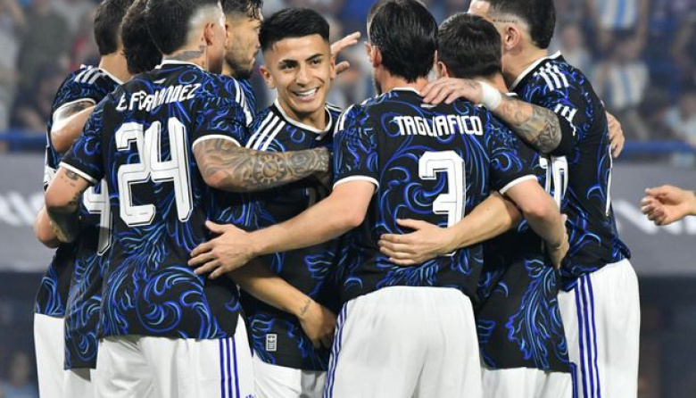 Los equipos, la camiseta y el árbitro de una semifinal histórica