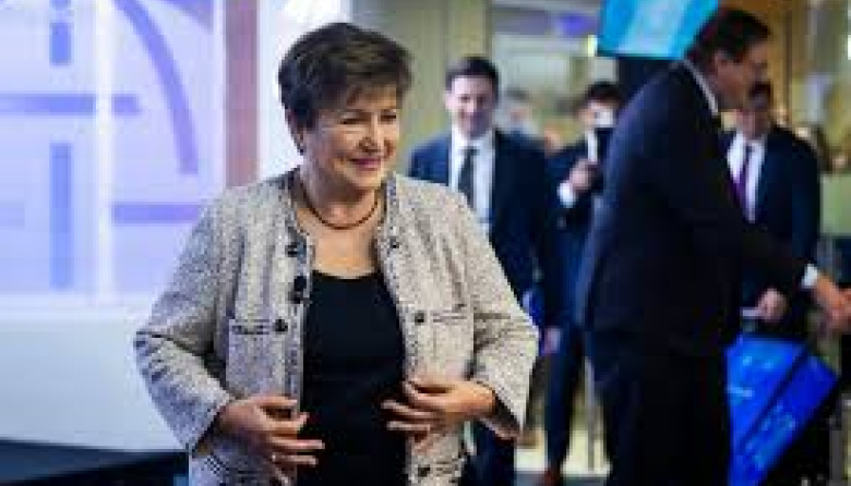 La directora del FMI respaldó la estrategia del Banco Central para fortalecer las reservas y dijo “sigan comprando” dólares