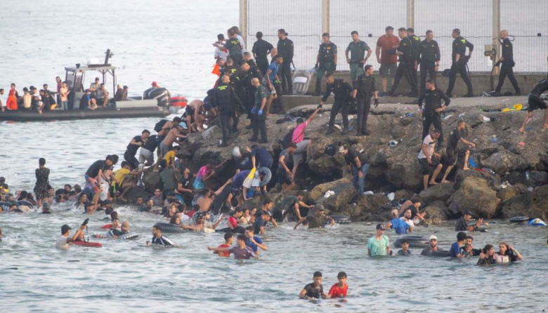 Al menos 57 muertos y 60.000 ingresos en la mayor crisis migratoria de España