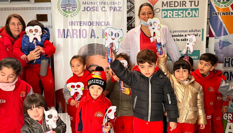 Visitas educativas de los jardines al Hospital Odontológico de Jose´C Paz