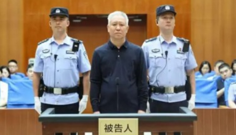 Un tribunal de China condenó a cadena perpetua a Hui Ka Yan, fundador del gigante inmobiliario Evergrande