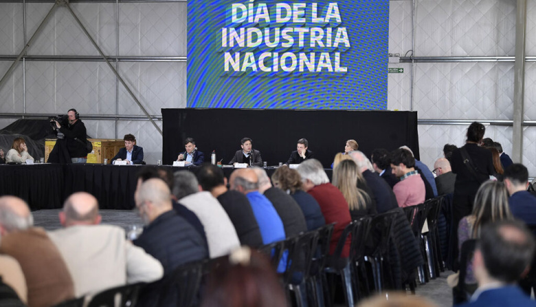 En el Día de la Industria Kicillof sostuvo que la Argentina va "a contramano" del mundo