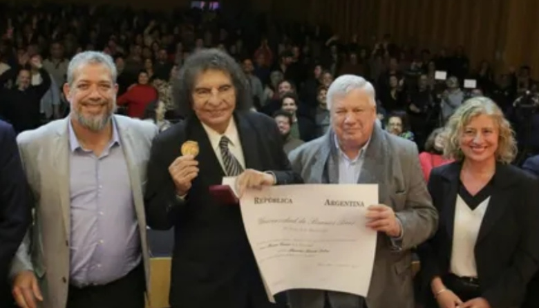 La UBA distinguió a Alejandro Dolina con el Doctorado Honoris Causa