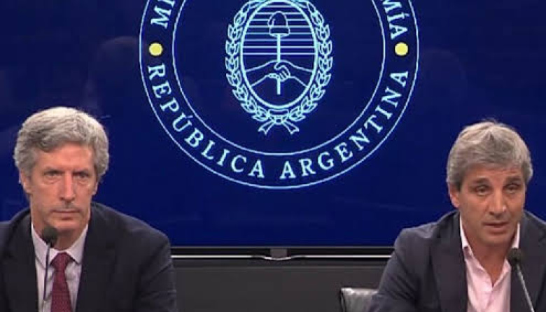 Piden la detención de Caputo y Bausili por las operaciones con derivados de oro del BCRA