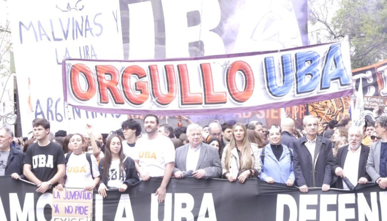 Masiva marcha por la educación pese a la represión desmedida
