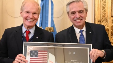 El director de NASA firmó acuerdos de cooperación espacial con Argentina