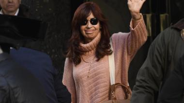 Cristina reclamó sumar al juicio la pericia que confirma que los cuadernos fueron adulterados
