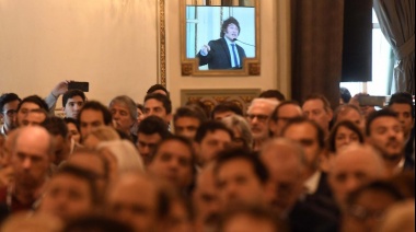 Más de 200 economistas revelan cuáles son los peligros del plan de dolarización de Milei