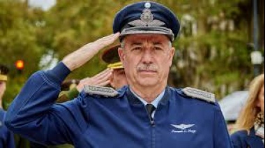 Echan al jefe de la Fuerza Aérea por uso indebido de aeronaves y presuntos hechos de abuso