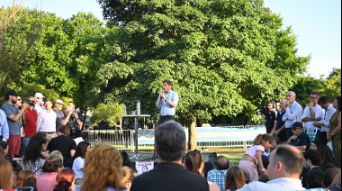 Kicillof vuelve a las mateadas con vecinos