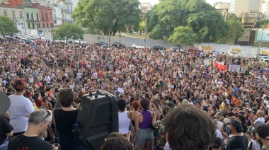 El colectivo LGBT y los feminismos confluyeron masivamente en Parque Lezama