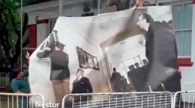 Ordenaron bajar una gigantografia de Néstor Kirchner en la ex Esma