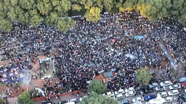 Banderazo en apoyo de Cristina Kirchner se trasladó a Parque Lezama