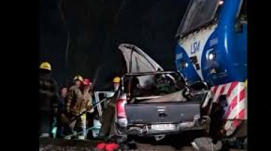 Una camioneta fue embestida por un tren de la Línea San Martín