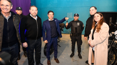 Kicillof entregó títulos de propiedad en San Miguel