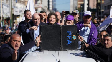 En caravana por Lomas, Milei desmintió los audios de Spagnuolo y confirmó que lo denunciará en la Justicia