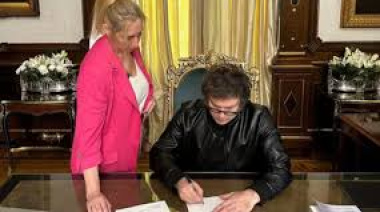 Tras ser derrotado en la provincia Milei reune a su Gabinete en la Rosada