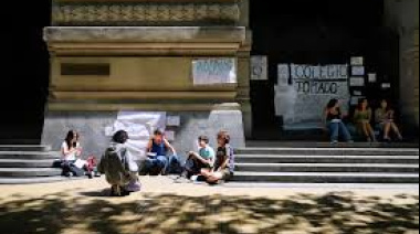 Artes Dramáticas de la UNA y el Nacional Buenos Aires permanecen tomados