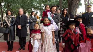 El Gobernador de Salta protesta en Plaza de Mayo por la falta de obra pública en su provincia