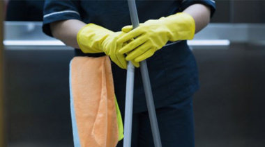 Las empleadas de casas particulares recibirán un aumento salarial del 1,3%: cobran apenas 3.582 por hora