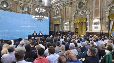 Kicillof reunió a intendentes y legisladores