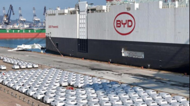 El buque con más de 5.000 autos híbridos y eléctricos ya está en Argentina