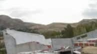 Un desplazamiento de tierra de gran magnitud obligó a evacuar a más de 90 familias en Comodoro Rivadavia