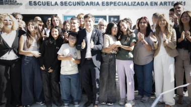 Kicillof inauguró seis escuelas y confrontó con Milei: “Para nosotros la educación no es un negocio ni una mercancía”