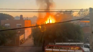 Explociones y fuego en un deposito de garrafas