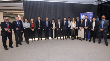 Kicillof cierra su gira por España con una intensa agenda en Barcelona