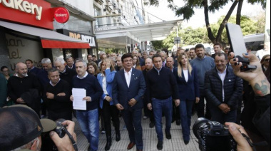 Intendentes encabezan una movilización a Capital Humano por fondos adeudados