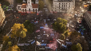 Multitudinaria presencia universitaria en la Plaza para exigir al Gobierno la aplicación de la Ley de Financiamiento