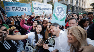 El gobernador Axel Kicillof participó de la Cuarta Marcha Federal Universitaria en Plaza de Mayo
