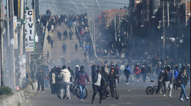 Al menos un herido tras choques entre policías y manifestantes en La Paz