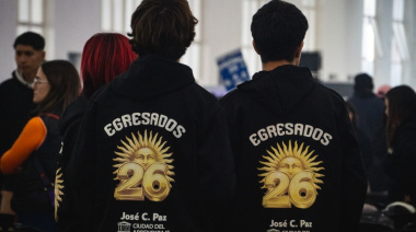 5.000 estudiantes de José C Paz recibieron sus buzos de egresados 2026