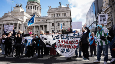 Multitudinaria marcha de jubilados con  la CGT, las dos CTA y movimientos sociales