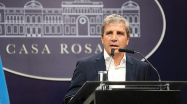 Luis Caputo dijo que tener los dólares bajo el colchón es un muy mal negocio