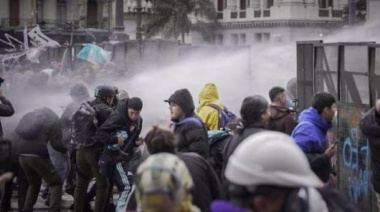 Una fotógrafa fue herida durante la represión en el Congreso