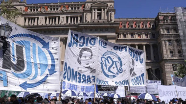 Marchan los endeudados, las centrales sindicales y los movimientos sociales