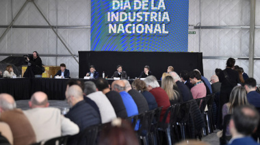 En el Día de la Industria Kicillof sostuvo que la Argentina va "a contramano" del mundo