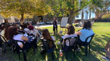 Jornada de clases públicas  de la UBA en la Plaza de Mayo y frente al Palacio de Hacienda