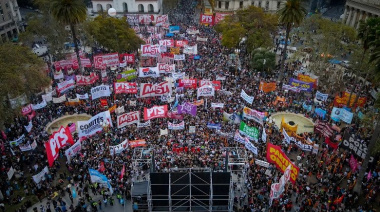 Masiva convocatoria en la Plaza de Mayo