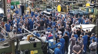 Pese a la protesta de los trabajadores, la Justicia ordenó desalojar la planta de FATE