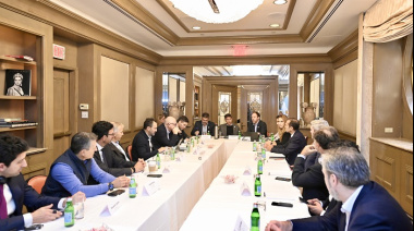 El gobernador Kicillof  en Nueva York se reunió con fondos de inversión y grandes empresas