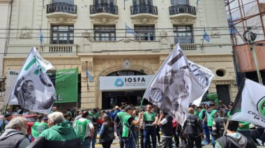 Protesta de ATE frente a la obra social de los militares por los despidos. Presti echó al liquidador del exIOSFA