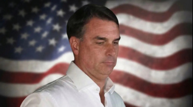 Flávio Bolsonaro desconoció el triunfo de Lula, le agradeció a Milei y se autoproclamó presidente de Brasil