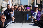 En caravana por Lomas, Milei desmintió los audios de Spagnuolo y confirmó que lo denunciará en la Justicia
