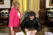 Tras ser derrotado en la provincia Milei reune a su Gabinete en la Rosada